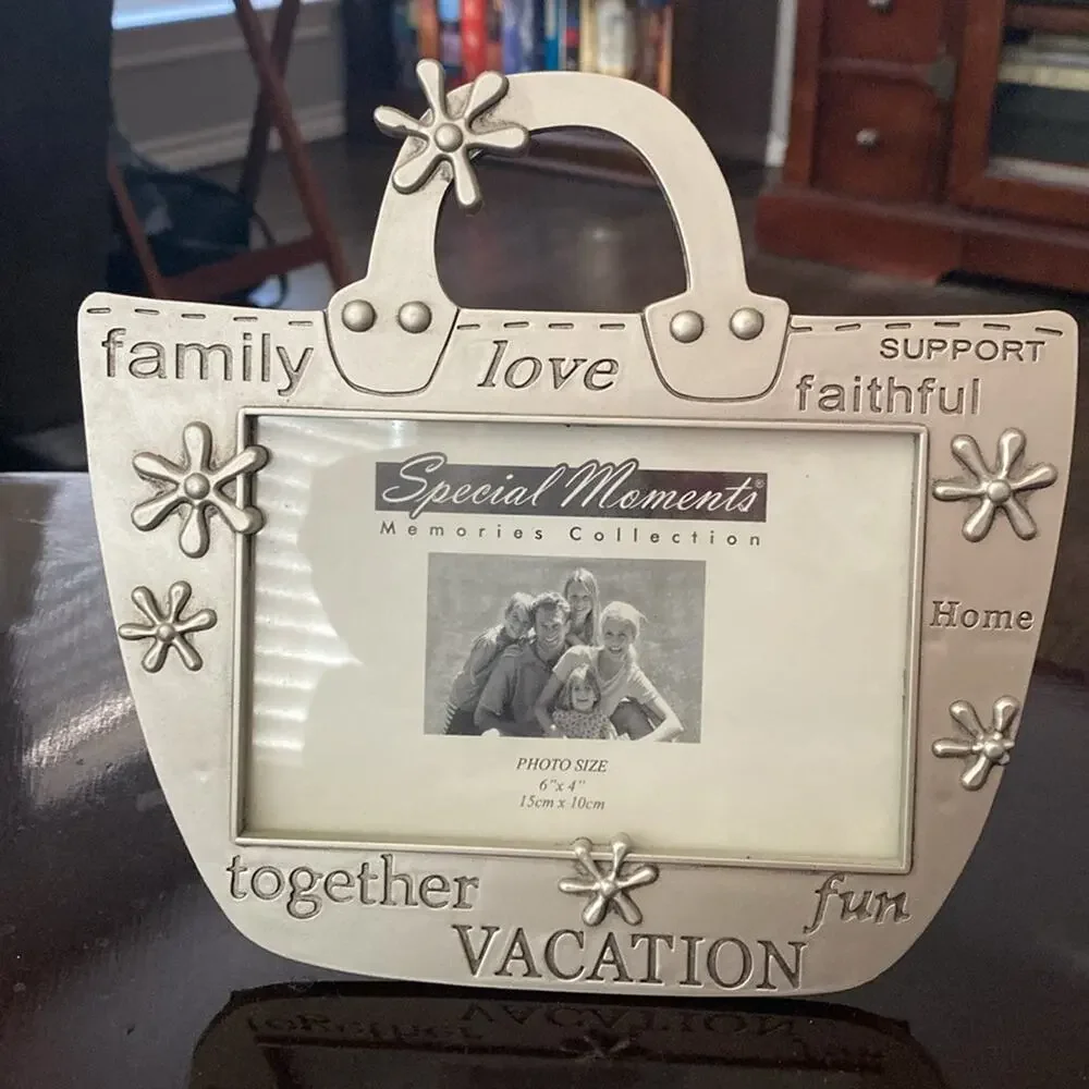 Vintage Special moments metal purse shaped family 4x6” photograph frame‎